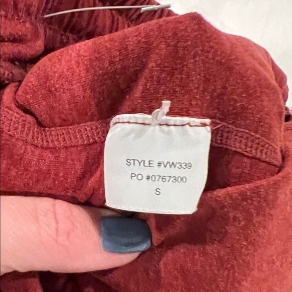 Vuori Women's Halo Performance Shorts in Currant Heather - Picture 6 of 6